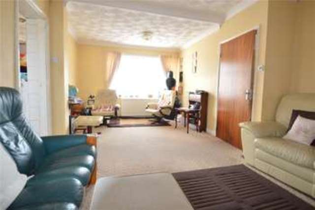  Image of 5 bedroom Semi-Detached house for sale in Gordon Road Maidenhead SL6 at Maidenhead Berkshire Maidenhead, SL6 6BR