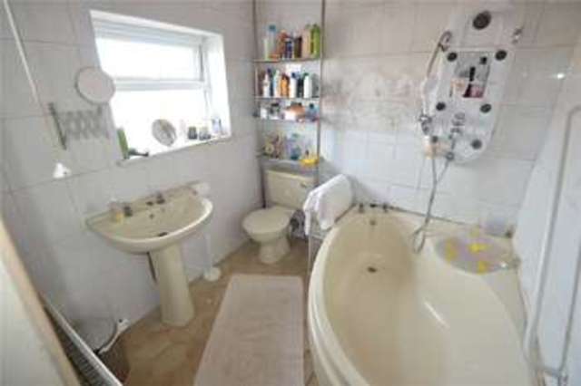  Image of 5 bedroom Semi-Detached house for sale in Gordon Road Maidenhead SL6 at Maidenhead Berkshire Maidenhead, SL6 6BR