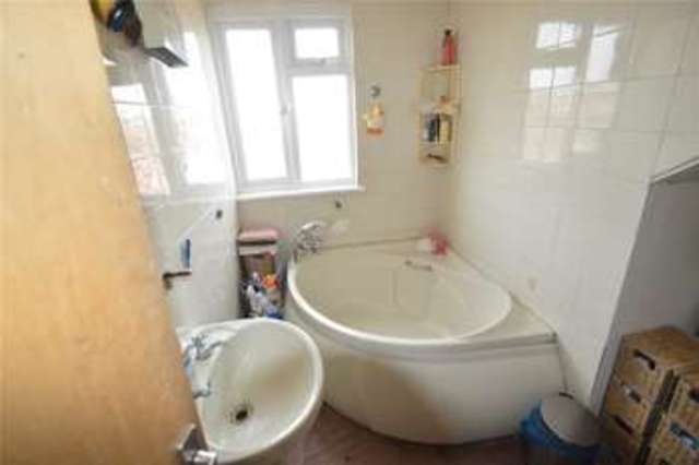  Image of 5 bedroom Semi-Detached house for sale in Gordon Road Maidenhead SL6 at Maidenhead Berkshire Maidenhead, SL6 6BR