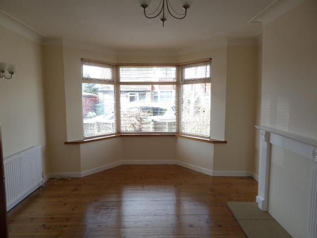  Image of 3 bedroom Semi-Detached house to rent in Grantham Road Southampton SO19 at Bitterne  Southampton, SO19 4DW