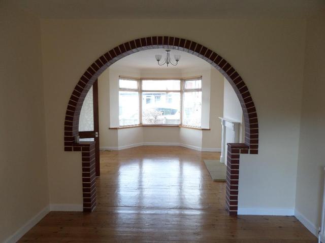  Image of 3 bedroom Semi-Detached house to rent in Grantham Road Southampton SO19 at Bitterne  Southampton, SO19 4DW