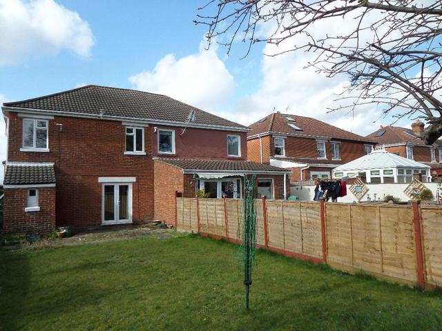  Image of 3 bedroom Semi-Detached house to rent in Grantham Road Southampton SO19 at Bitterne  Southampton, SO19 4DW