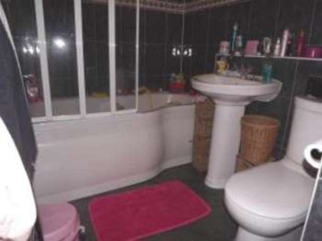  Image of 2 bedroom Flat for sale in Grasmere Way Leighton Buzzard LU7 at Leighton Buzzard Bedfordshire Linslade, LU7 2QL