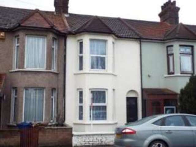  Image of 3 bedroom Terraced house for sale in London Road Grays RM20 at Grays Essex West Thurrock, RM20 3HX