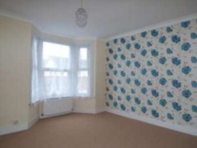  Image of 3 bedroom Terraced house for sale in London Road Grays RM20 at Grays Essex West Thurrock, RM20 3HX