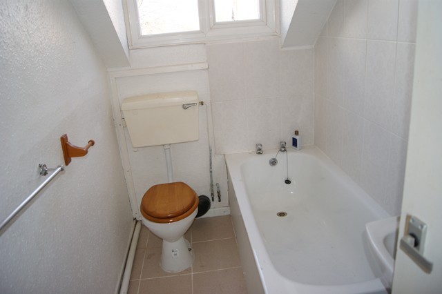  Image of 1 bedroom Flat to rent in Greenhill Road Moseley Birmingham B13 at Moseley  Birmingham, B13 9SR