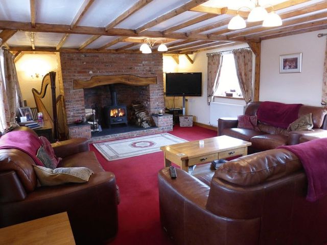  Image of 4 bedroom Detached house for sale in Groeslon Caernarfon LL54 at Groeslon, LL54 7TU