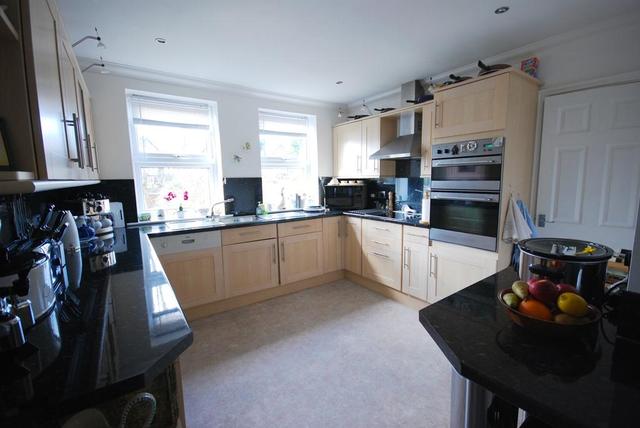  Image of 3 bedroom Apartment to rent in Grosvenor Road Birkdale Southport PR8 at Birkdale  Southport, PR8 2HT
