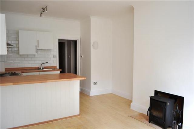  Image of Flat to rent in Grove Hill Road Tunbridge Wells TN1 at 22 Grove Hill Road  Kent, TN1 1RZ