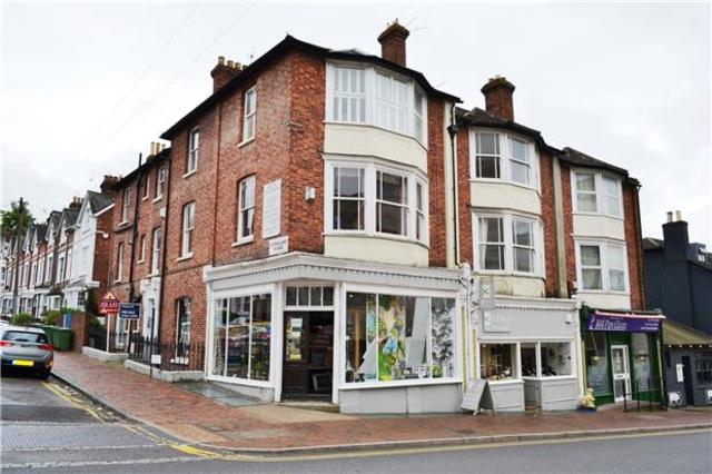  Image of Flat to rent in Grove Hill Road Tunbridge Wells TN1 at 22 Grove Hill Road  Kent, TN1 1RZ