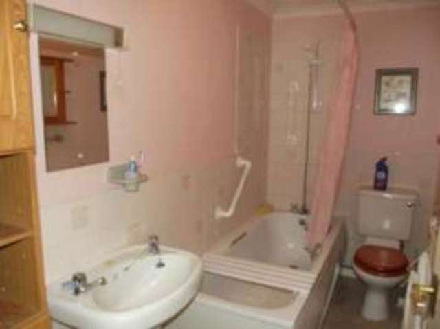  Image of 2 bedroom Flat for sale in Grove Road Ventnor PO38 at Grove Road Ventnor Ventnor, PO38 1TH