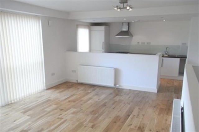  Image of 3 bedroom Flat to rent in Haggs Gate Glasgow G41 at Dumbreck Glasgow Glasgow, G41 4BB