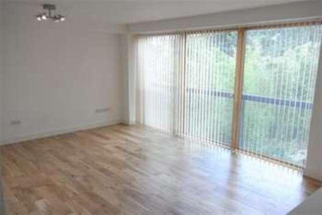  Image of 3 bedroom Flat to rent in Haggs Gate Glasgow G41 at Glasgow, G41 4BB