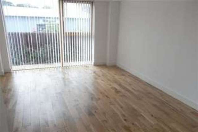  Image of 3 bedroom Flat to rent in Haggs Gate Glasgow G41 at Glasgow, G41 4BB