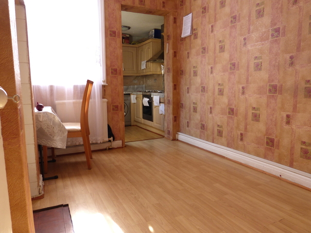  Image of 3 bedroom Terraced house to rent in Hamilton Road London NW11 at GOLDERS GREEN  London, NW11 9EE
