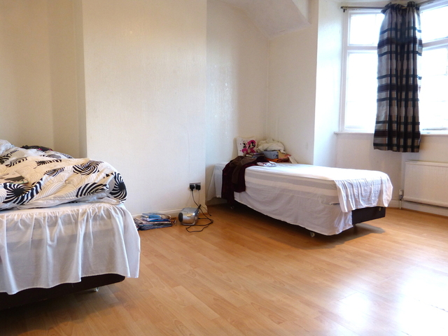  Image of 3 bedroom Terraced house to rent in Hamilton Road London NW11 at GOLDERS GREEN  London, NW11 9EE