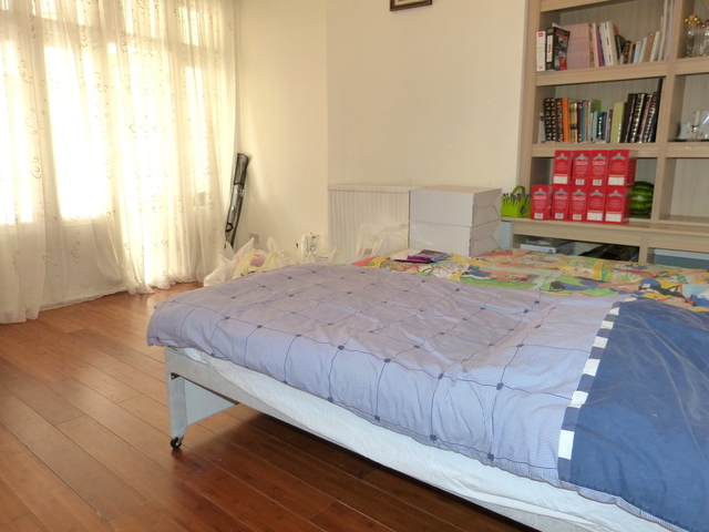  Image of 3 bedroom Terraced house to rent in Hamilton Road London NW11 at GOLDERS GREEN  London, NW11 9EE