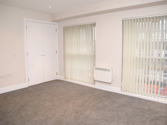  Image of 3 bedroom Flat to rent in Hardwicks Square London SW18 at Hardwick Square  London, SW18 4NB