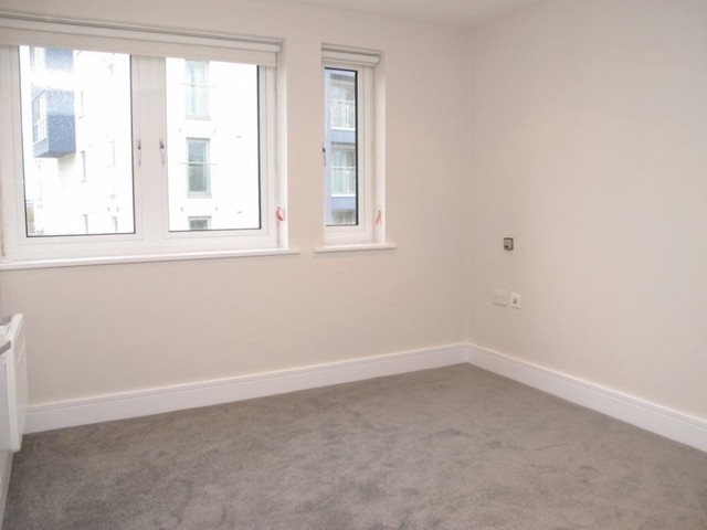  Image of 2 bedroom Flat to rent in Hardwicks Square London SW18 at Hardwick Square  London, SW18 4NB