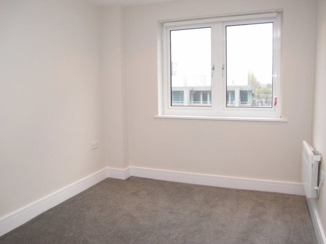  Image of 2 bedroom Flat to rent in Hardwicks Square London SW18 at Hardwick Square  London, SW18 4NB