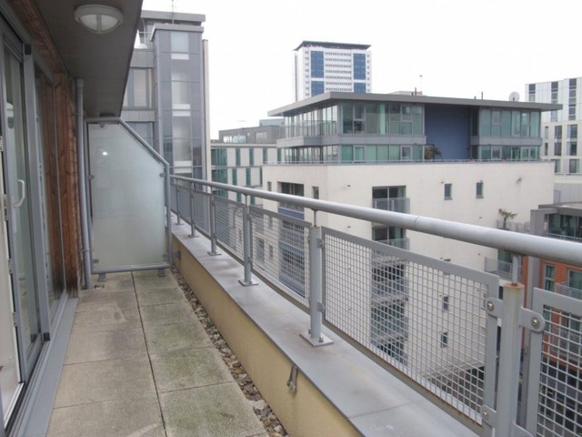  Image of 2 bedroom Flat to rent in Hardwicks Square London SW18 at Hardwick Square  London, SW18 4NB