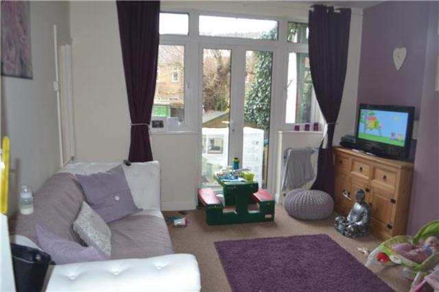  Image of 2 bedroom Maisonette to rent in Arundel Road Harold Wood Romford RM3 at Harold Wood Harold Wood, RM3 0RX