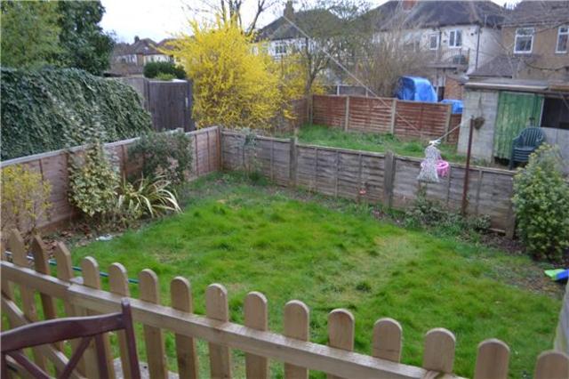  Image of 2 bedroom Maisonette to rent in Arundel Road Harold Wood Romford RM3 at Harold Wood Harold Wood, RM3 0RX