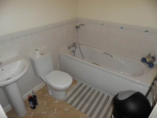  Image of 2 bedroom Flat to rent in Harris Close Frome BA11 at Frome Somerset Frome, BA11 5JY
