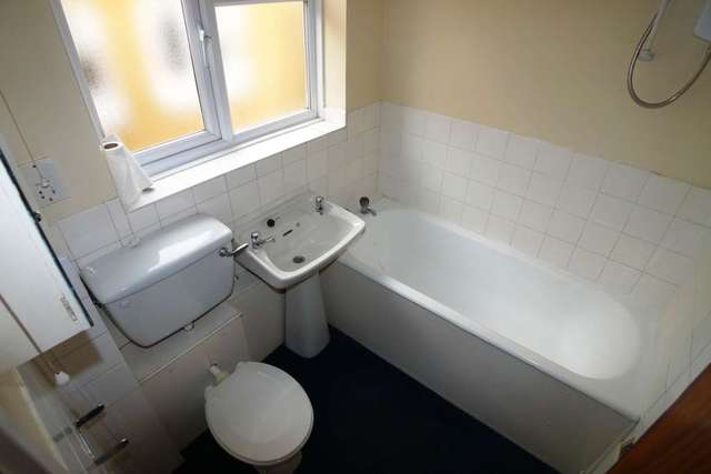  Image of 2 bedroom Flat to rent in Hatherley Road Sidcup DA14 at Hatherley Road  Sidcup, DA14 4AS