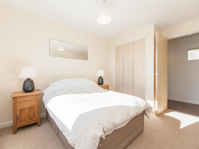  Image of 1 bedroom Flat to rent in Hawkhill Close Edinburgh EH7 at Abbeyhill Edinburgh Edinburgh, EH7 6FE