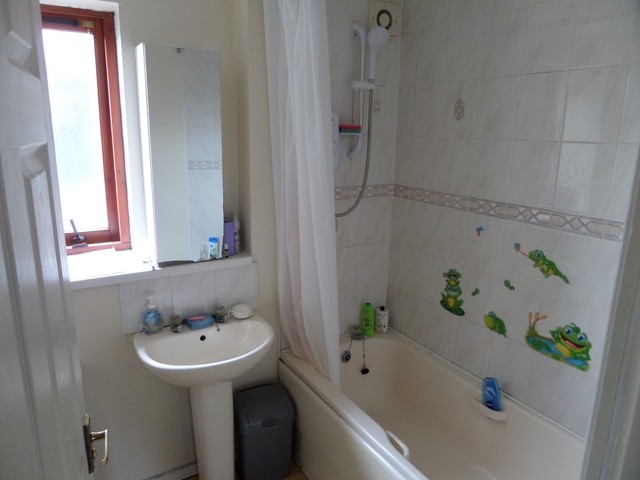  Image of 2 bedroom Flat to rent in Hawkhill Edinburgh EH7 at Lochend Edinburgh Edinburgh, EH7 6LA