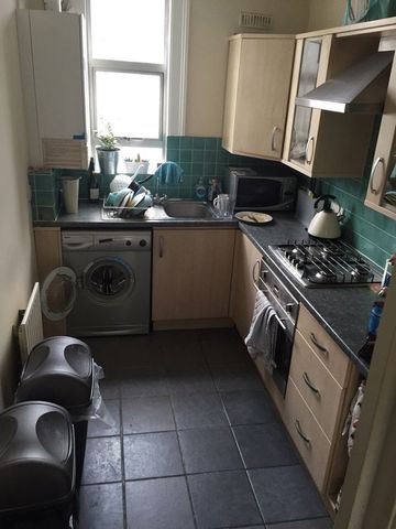  Image of 1 bedroom Flat to rent in Hemberton Road London SW9 at Hemberton Road Array Stockwell, SW9 9LJ