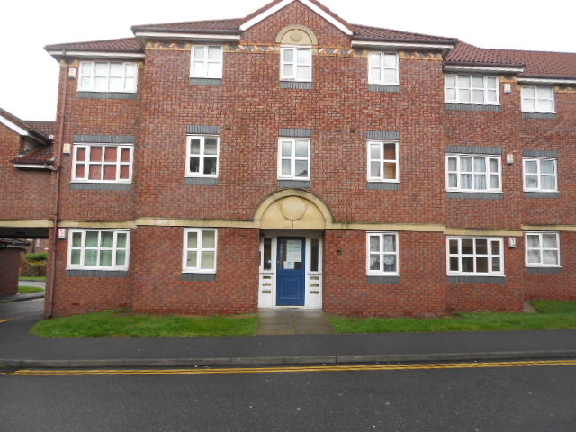  Image of 2 bedroom Flat to rent in Henderson Street Burnage Manchester M19 at Levenshulme  Manchester, M19 2GY
