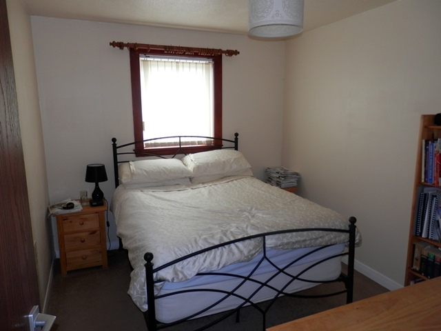  Image of 1 bedroom Flat to rent in Hermitage Drive Perth PH1 at Perth Perthshire Perthshire, PH1 2JT