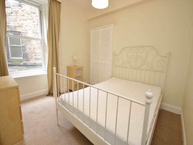  Image of 2 bedroom Flat to rent in High Riggs Edinburgh EH3 at Tollcross Edinburgh Edinburgh, EH3 9BX