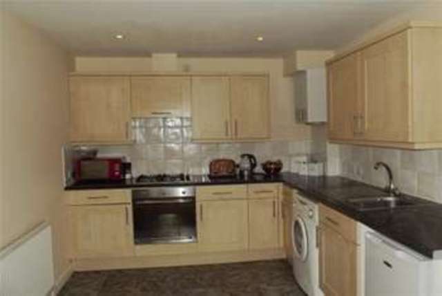  Image of 1 bedroom Flat to rent in High Street Addlestone KT15 at Addlestone, KT15 1TU