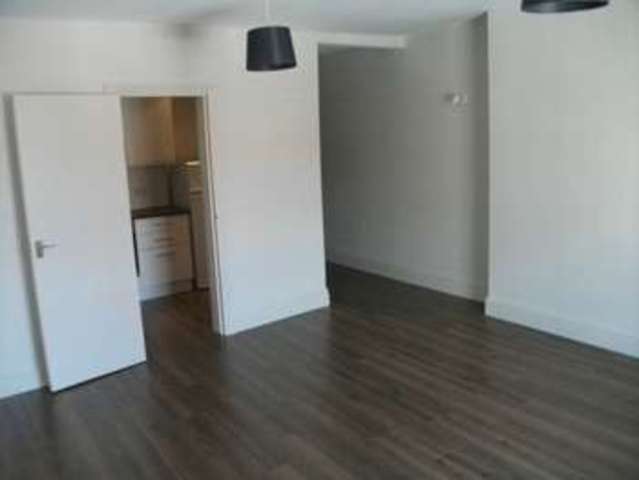  Image of 1 bedroom Flat to rent in High Street Abingdon OX14 at High Street  Abingdon, OX14 5AX