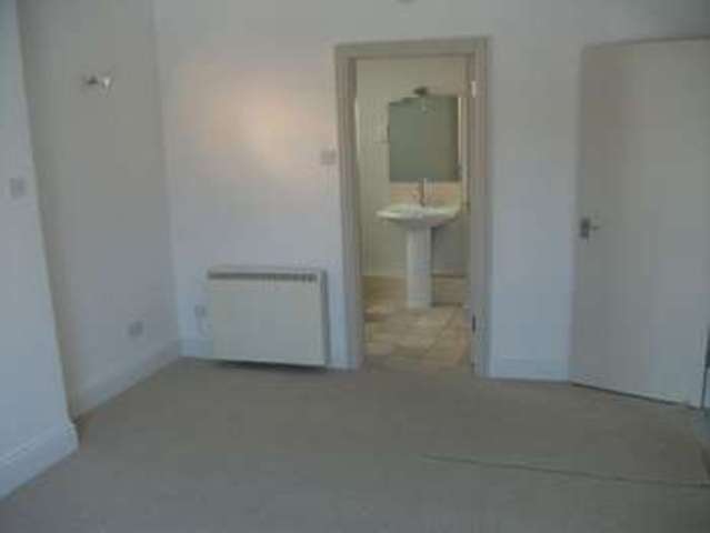  Image of 1 bedroom Flat to rent in High Street Abingdon OX14 at High Street  Abingdon, OX14 5AX