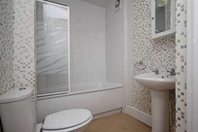  Image of 2 bedroom Flat to rent in Higher Erith Road Torquay TQ1 at Higher Erith Road  TORQUAY, TQ1 2NQ