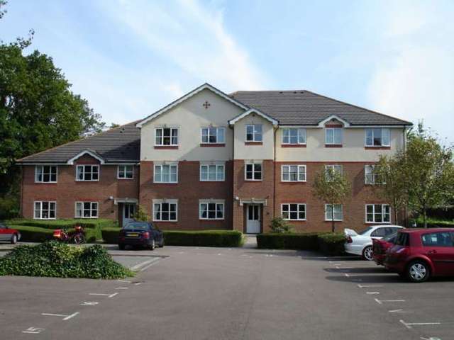  Image of 1 bedroom Apartment to rent in Town Mead Crawley RH11 at Highfield House, Town Mead West Green Crawley, RH11 7EH