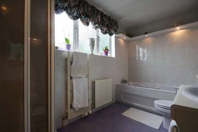  Image of 5 bedroom Detached house to rent in Highfield Lane Hemel Hempstead Industrial Estate Hemel Hempstead HP2 at Highfield Lane  Hemel Hempstead, HP2 5JF