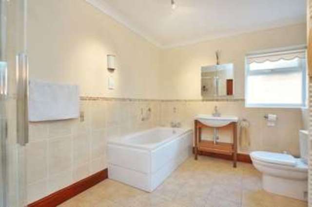  Image of 5 bedroom Detached house for sale in Hill Avenue Grantham NG31 at Hill Avenue  Grantham, NG31 9BJ