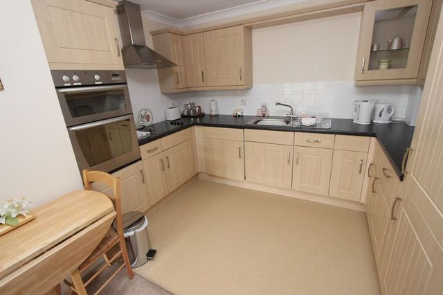  Image of 1 bedroom Retirement Property for sale in Rollesbrook Gardens Shirley Southampton SO15 at Rollesbrook Gardens Hill Lane Southampton, SO15 5WB