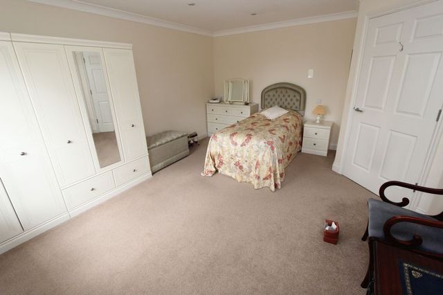  Image of 1 bedroom Retirement Property for sale in Rollesbrook Gardens Shirley Southampton SO15 at Rollesbrook Gardens Hill Lane Southampton, SO15 5WB