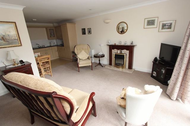  Image of 1 bedroom Retirement Property for sale in Rollesbrook Gardens Shirley Southampton SO15 at Rollesbrook Gardens Hill Lane Southampton, SO15 5WB