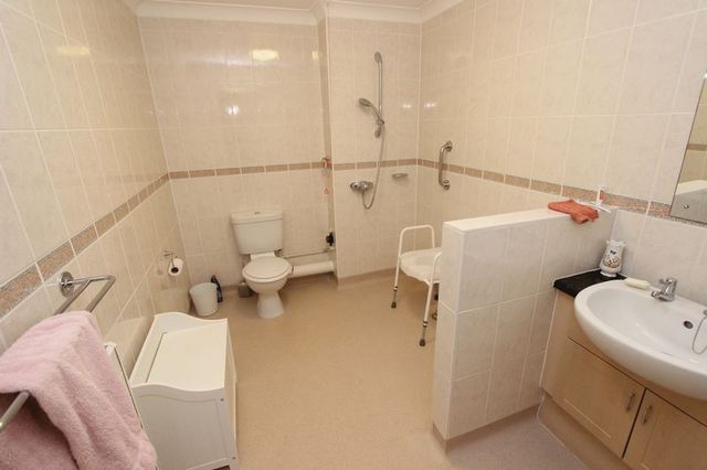  Image of 1 bedroom Retirement Property for sale in Rollesbrook Gardens Shirley Southampton SO15 at Rollesbrook Gardens Hill Lane Southampton, SO15 5WB