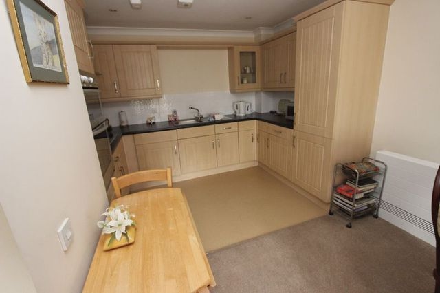  Image of 1 bedroom Retirement Property for sale in Rollesbrook Gardens Shirley Southampton SO15 at Rollesbrook Gardens Hill Lane Southampton, SO15 5WB