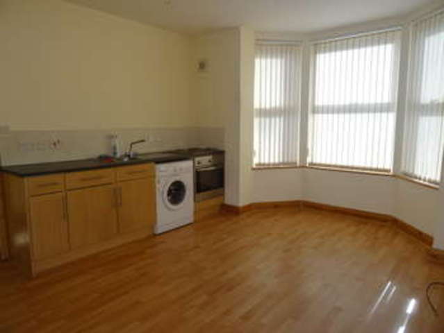  Image of 1 bedroom Flat to rent in Hill Top Mount Leeds LS8 at Harehills Leeds West Yorkshire, LS8 4EL