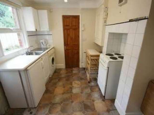  Image of 1 bedroom Flat to rent in Holyoake Road Headington Oxford OX3 at Holyoake Road Headington Oxford, OX3 8AF