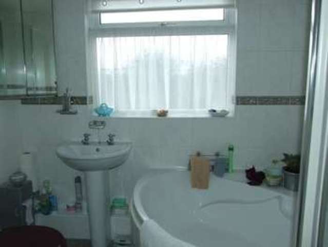  Image of 3 bedroom Detached house for sale in Hoods Farm Close Bierton Aylesbury HP22 at Hoods Farm Close  Bierton, HP22 5DU
